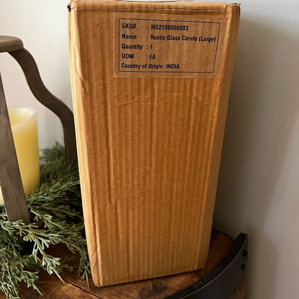Rustic Glass Carafe - Magnolia Collection - Picture 2 of 4